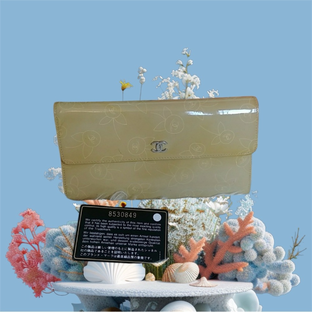 Chanel Cream Leather Clutch with Iconic Logo pre love fair
